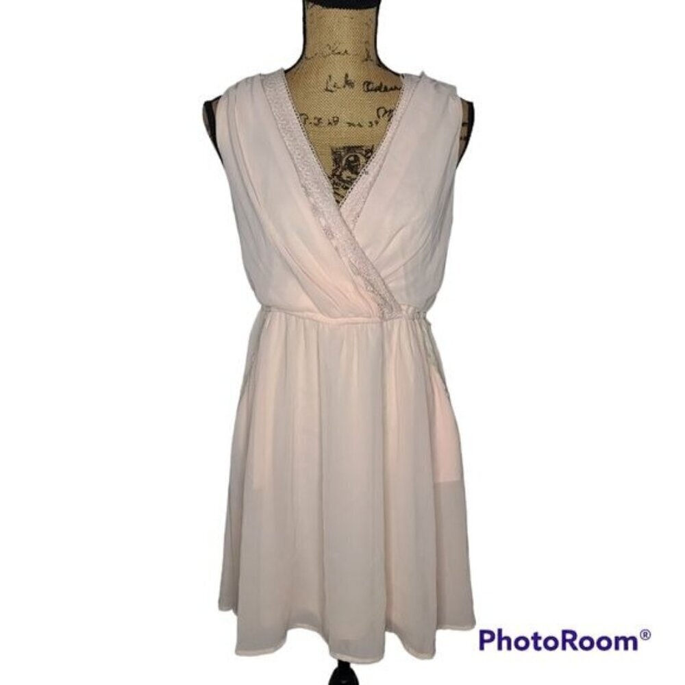 Double Zero Pale Blush Pink Crochet Trim V-neck Dress Small